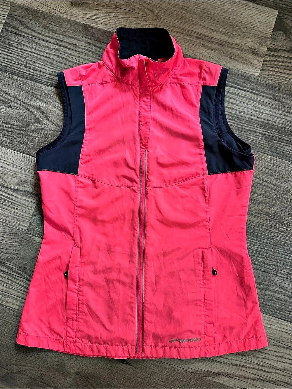 Brooks Shelter Technology Running Vest womens Small